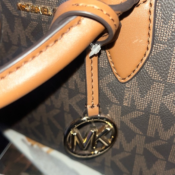Michael Kors Austen Brown/MK Handbag- Shoulder Strap and Handles NEW - Picture 3 of 8